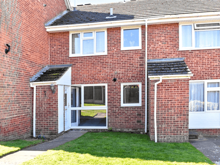For Sale Via Online Auction Ground Floor Maisonette One Bedroom New Kitchen One Reception Room Private Entrance